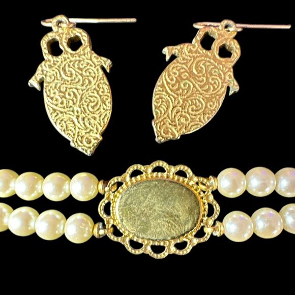 Vintage Victorian Style Floral Faux Pearl Bracelet W/ Matching Earrings - Picture 12 of 15